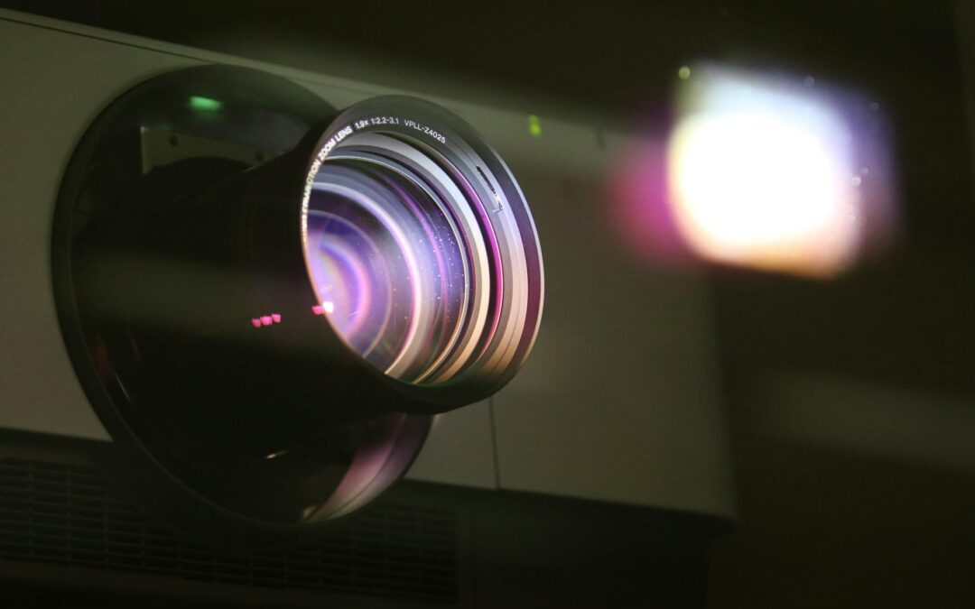 【婚禮投影指南】如何用投影技術打造夢幻婚禮？從戶外派對到豪華酒店宴會廳